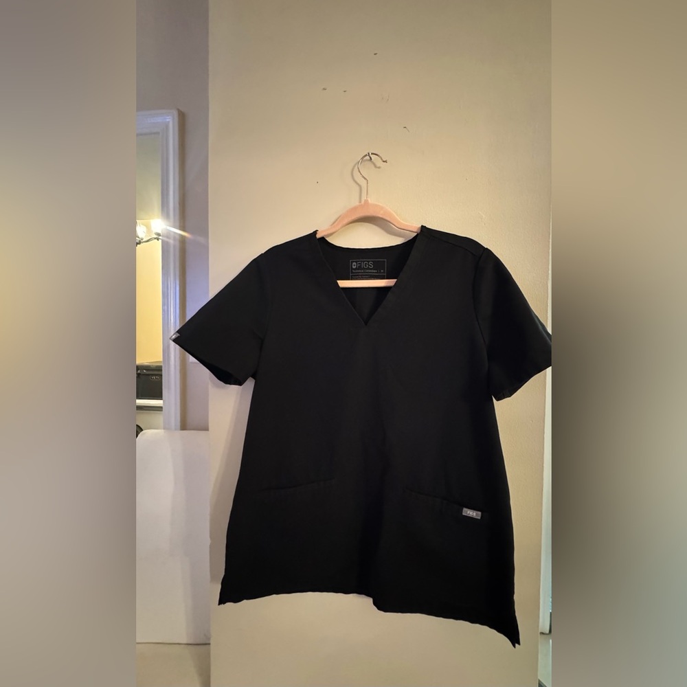 Figs scrub top